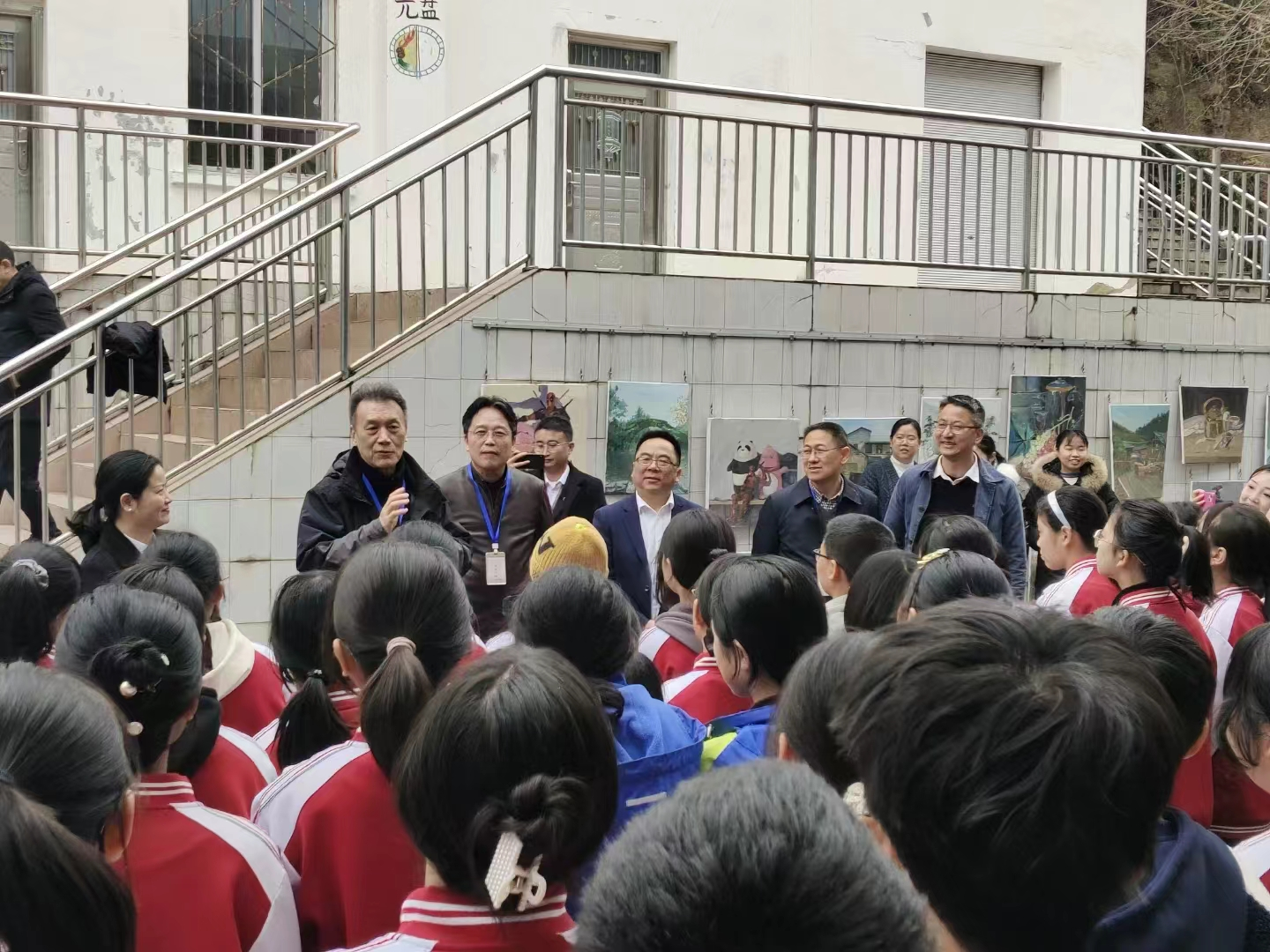 博鱼·体育(中国)官方网站师生赴鹅溪中学支教